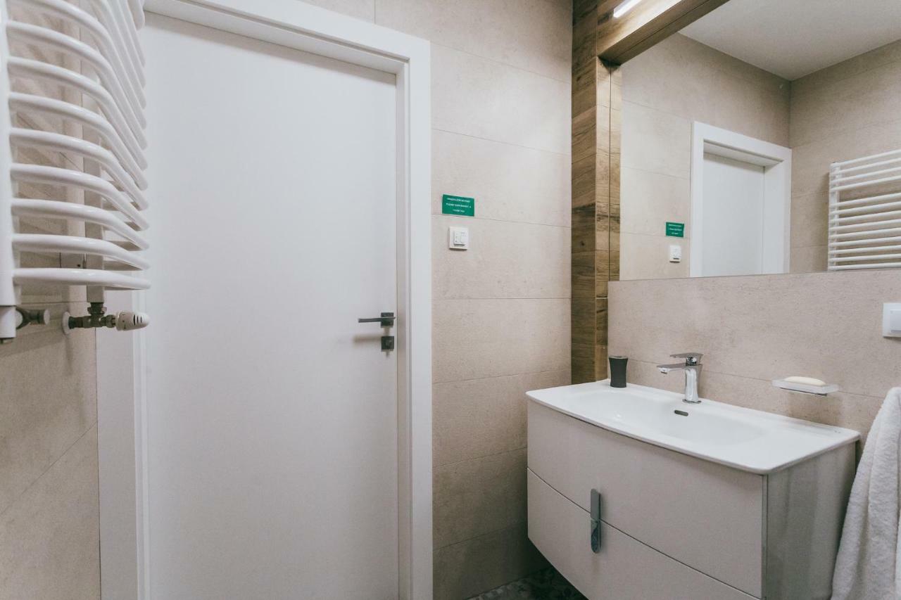 Eight Lux View In Old Town And Free Parking Apartment Krakow Luaran gambar